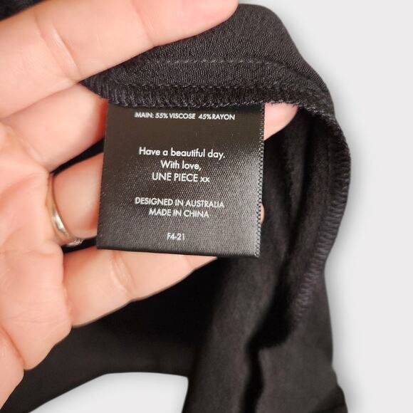 NEW Une Piece Womens Black Tiered V-Neck Mini Swing Dress 8 Flowy Fit - Picture 8 of 10